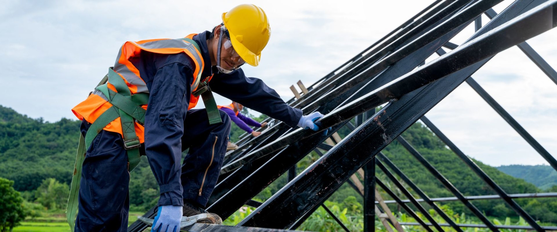 How do roofers deal with rain?